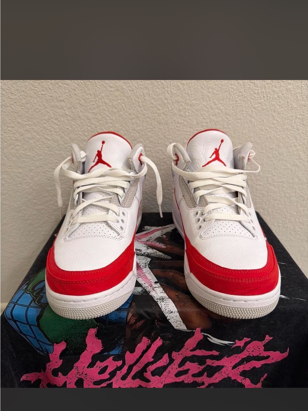 Jordan 3 Retro
Tinker White University Red